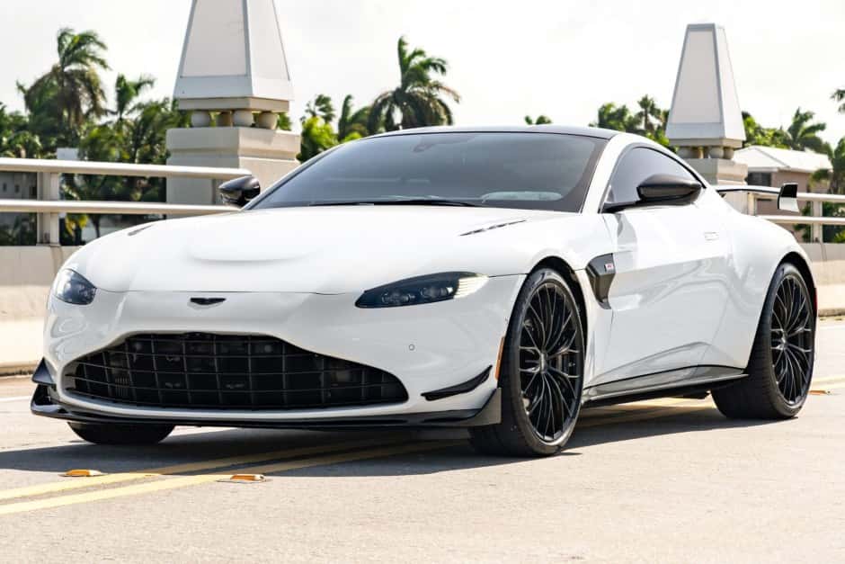 2022 Aston Martin V8 Vantage (2006+) sold for $118,000