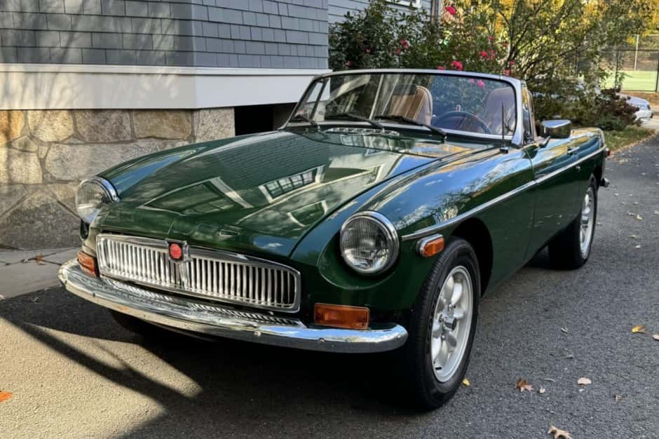 1976 MG MGB sold for $8,750