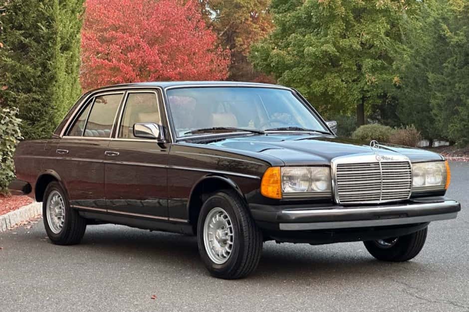 1983 Mercedes-Benz W123 sold for $40,000