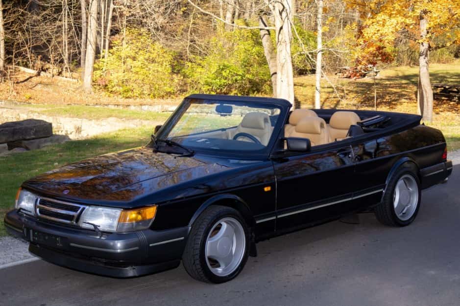 1992 Saab 900 sold for $6,100