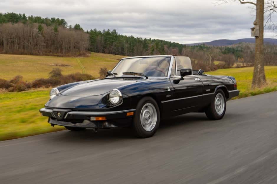 1989 Alfa Romeo 105/115 Spider Series 3 sold for $9,400