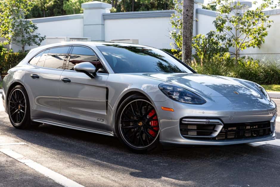 2022 Porsche Panamera sold for $113,000