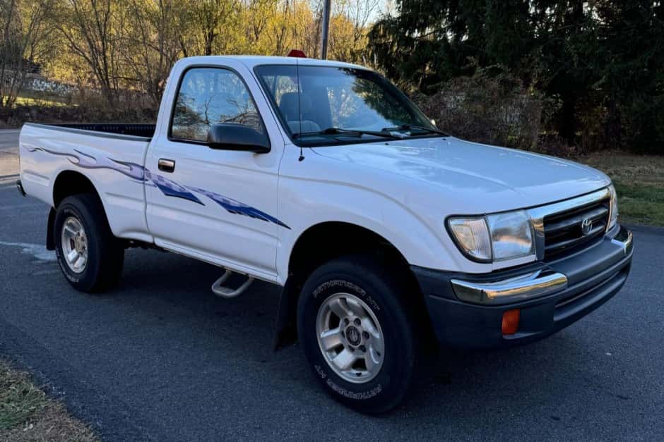 2000 Toyota Tacoma (N1X0 1995-2005) sold for $11,750