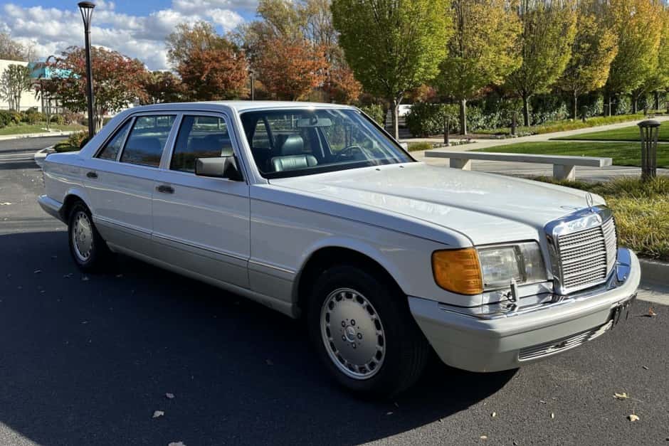 1989 Mercedes-Benz W126 S-Class sold for $9,000
