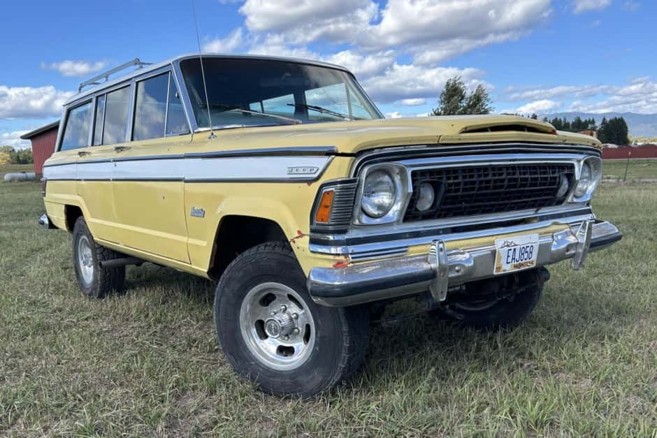 1977 Jeep SJ Wagoneer sold for $9,000