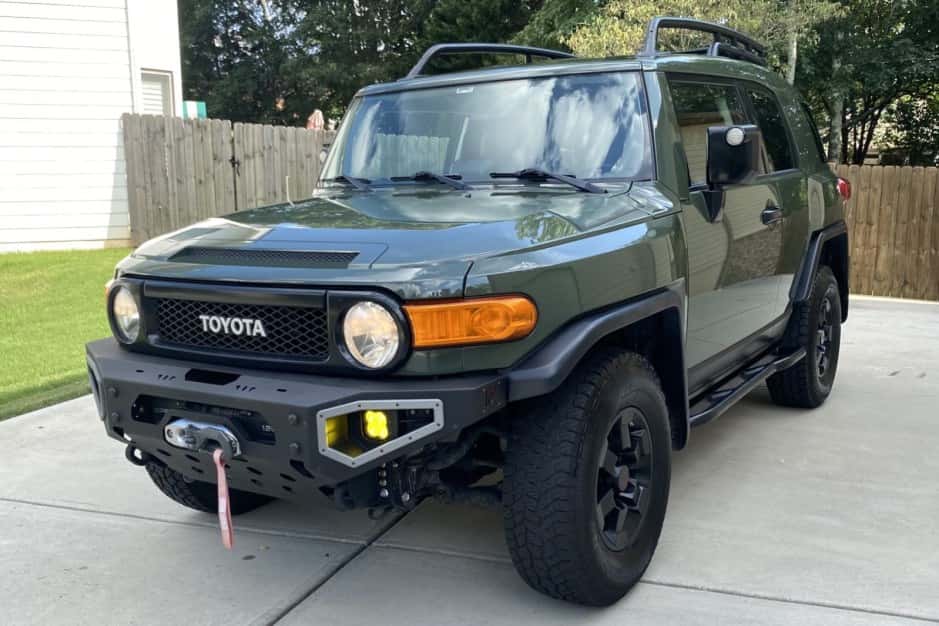 2011 Toyota FJ Cruiser sold for $17,250