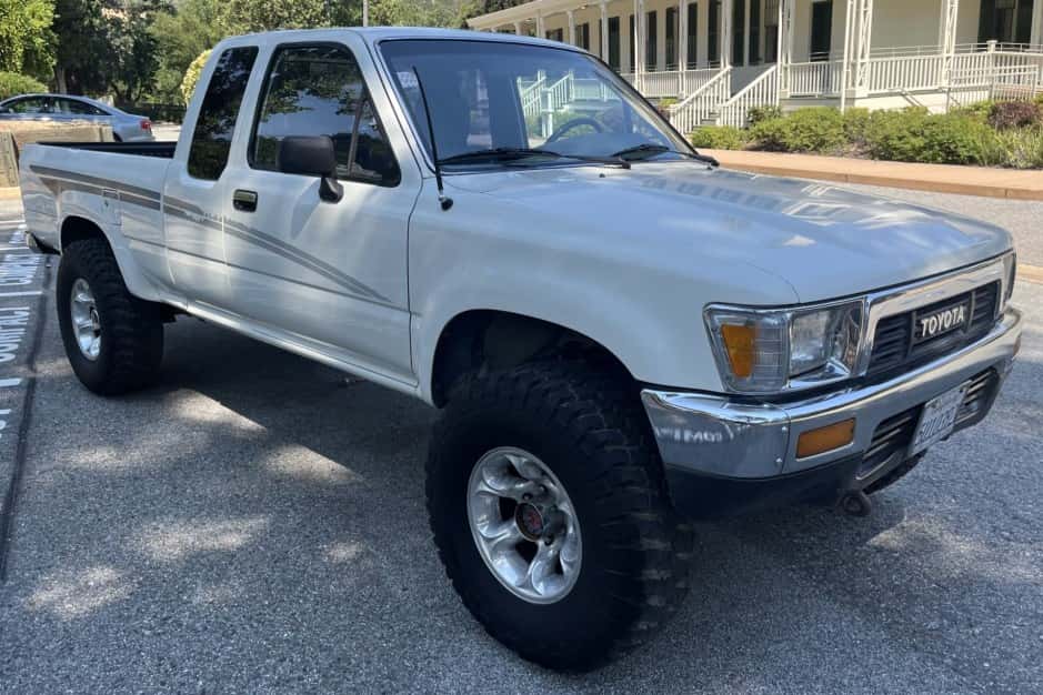 1990 Toyota Pickup (N80/90/100/110 1989-1997) sold for $14,250