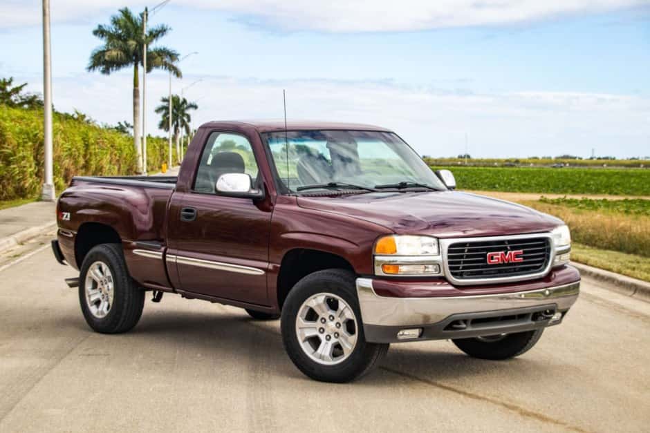 2000 GMC Sierra (GMT800 1999-2007) sold for $11,500