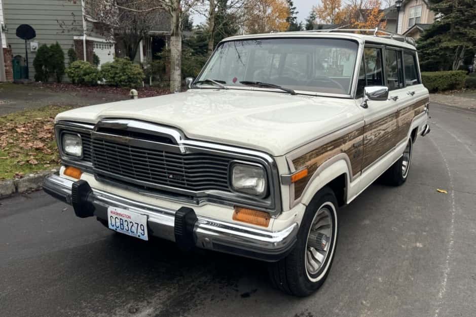 1980 Jeep SJ Grand Wagoneer sold for $14,000