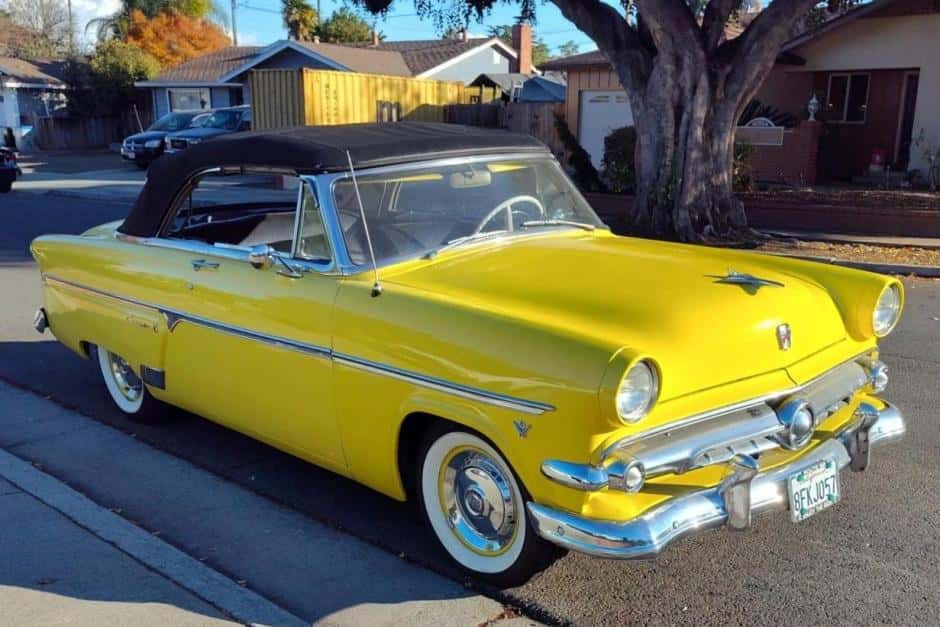 1954 Ford Crestline sold for $13,500