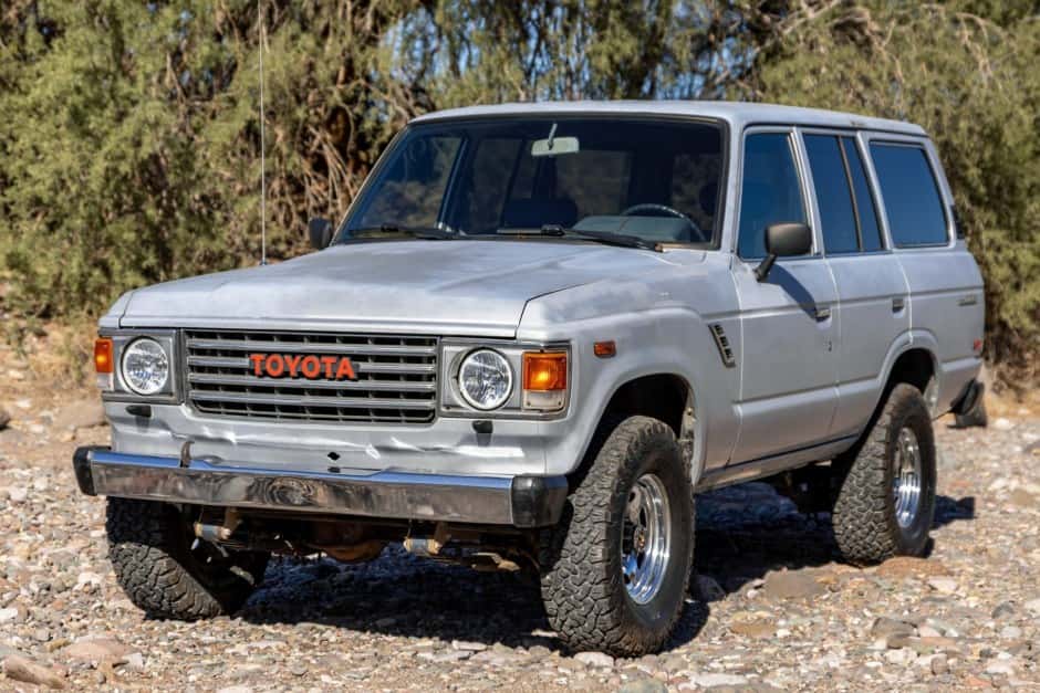 1985 Toyota Land Cruiser 60-Series sold for $12,301