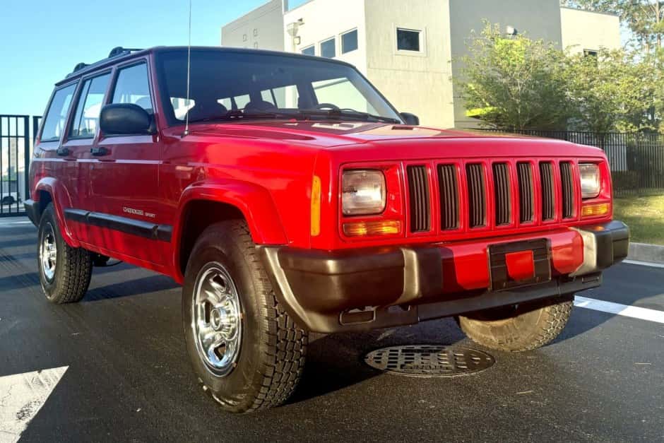 2000 Jeep XJ Cherokee sold for $7,300