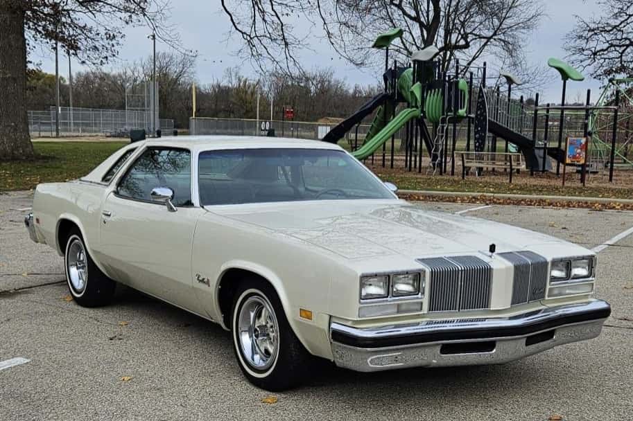 1976 Oldsmobile Cutlass sold for $9,176