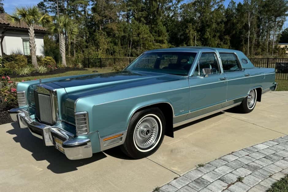 1979 Lincoln Continental (1970-1979) sold for $8,000