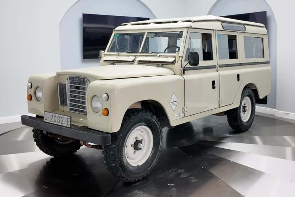 1979 Land Rover Series 109 sold for $17,000