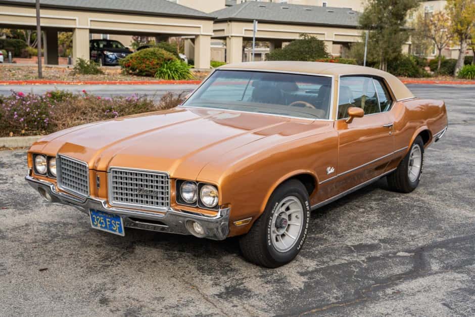 1972 Oldsmobile Cutlass sold for $15,500