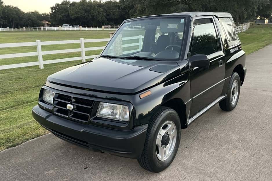 1998 Geo Tracker/Suzuki Sidekick sold for $16,601