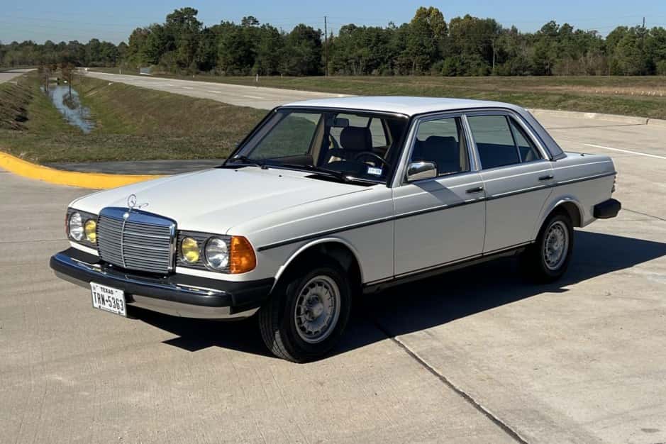 1984 Mercedes-Benz W123 sold for $15,750