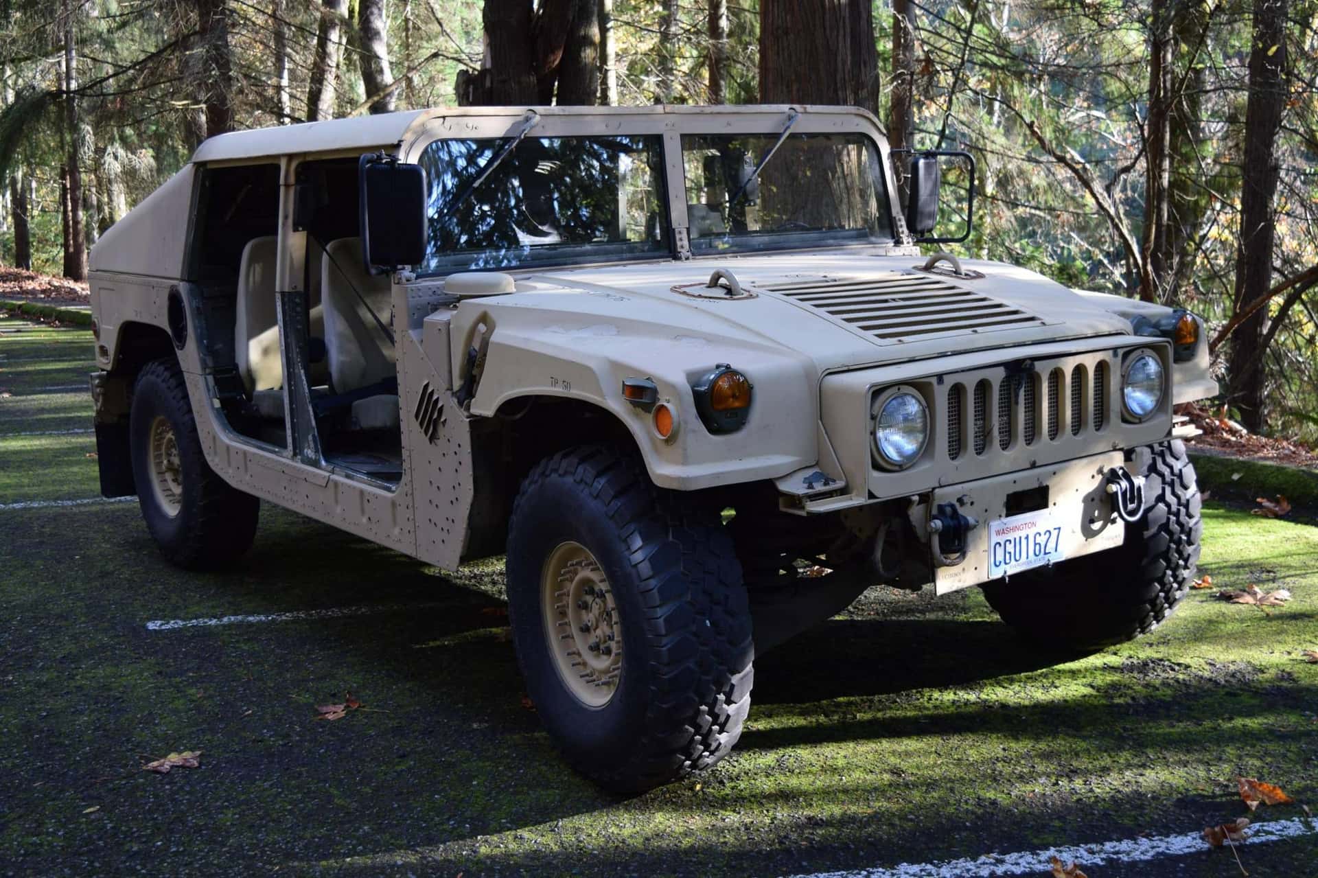 2007 AM General Hummer sold for $13,900