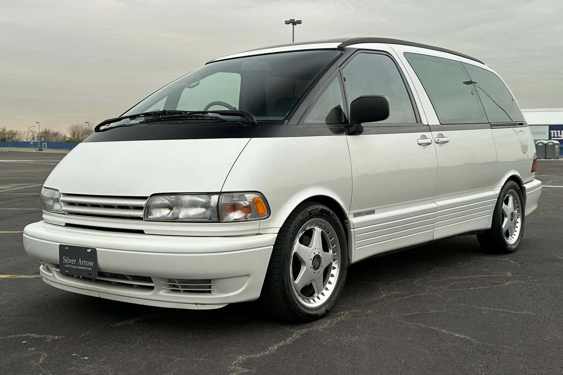 1997 Toyota Estima sold for $7,600