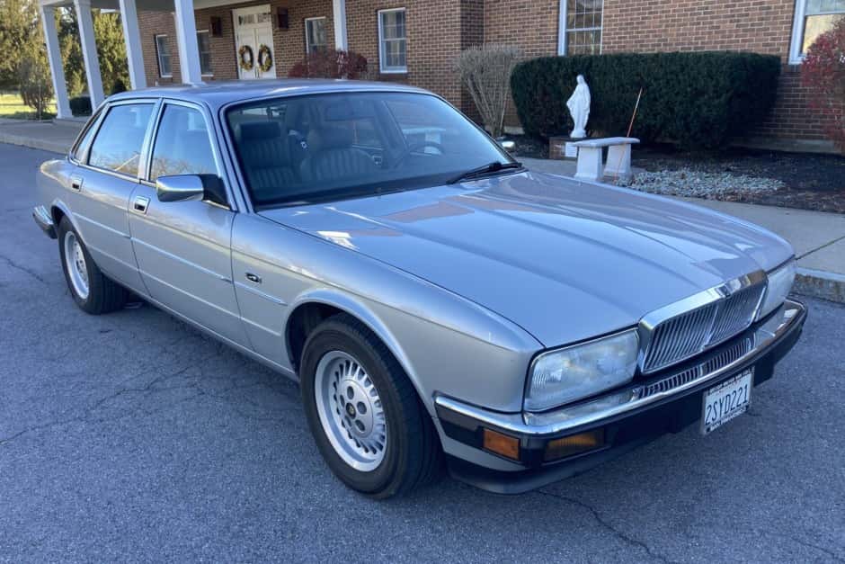 1990 Jaguar XJ40 XJ (1988-1994) sold for $4,910