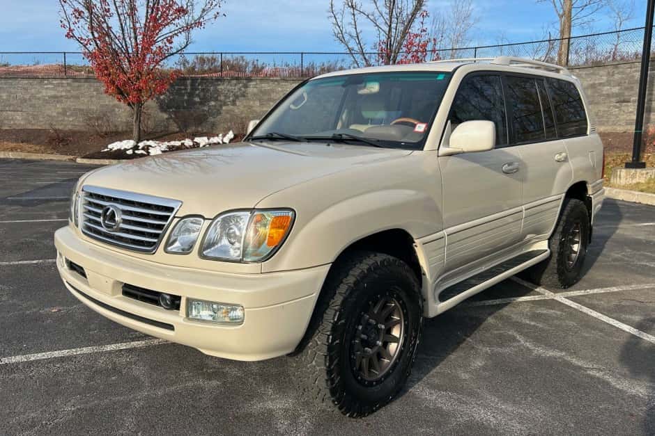 2006 Lexus LX470 sold for $15,300