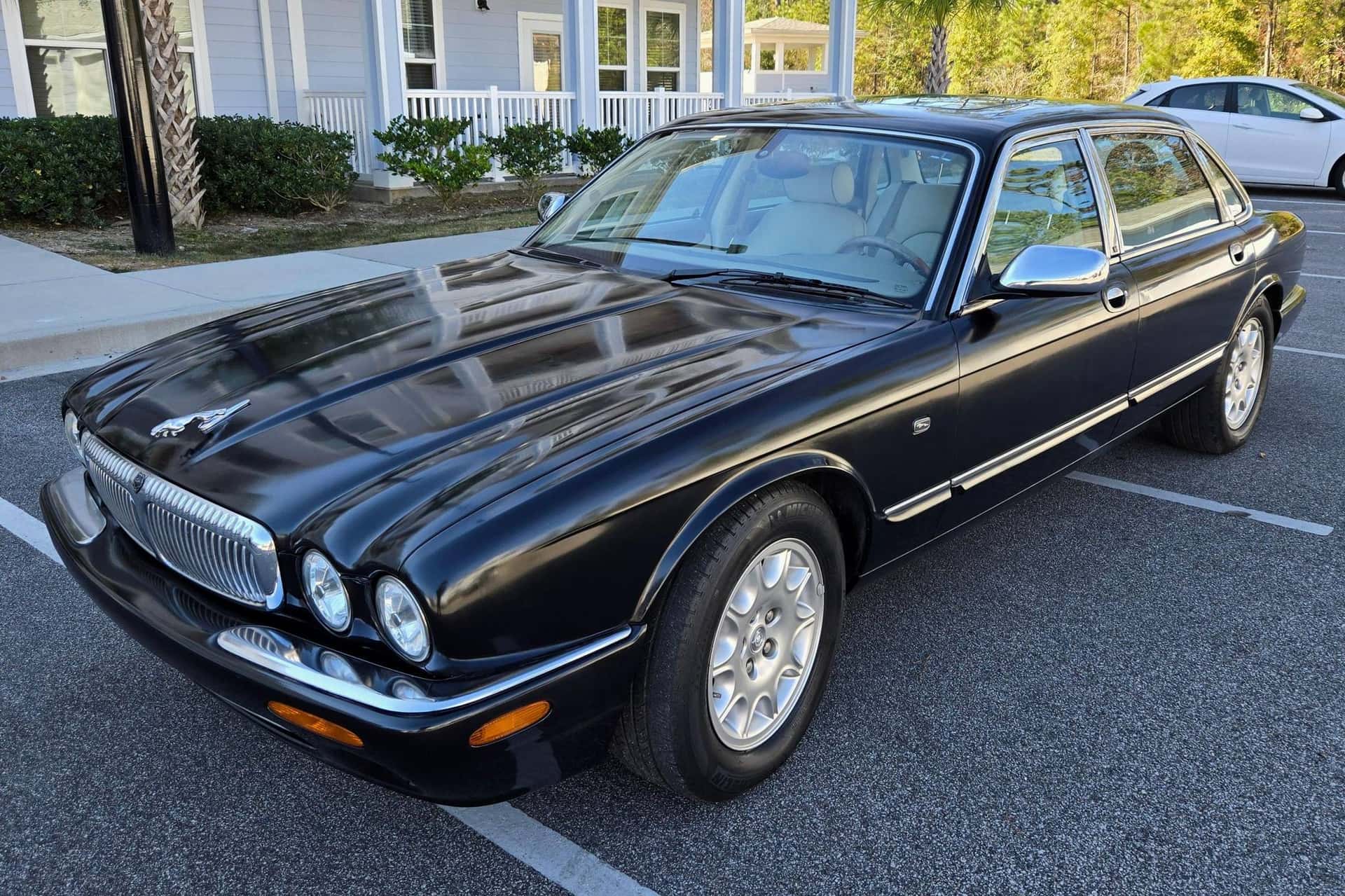 2001 Jaguar XJ sold for $5,300