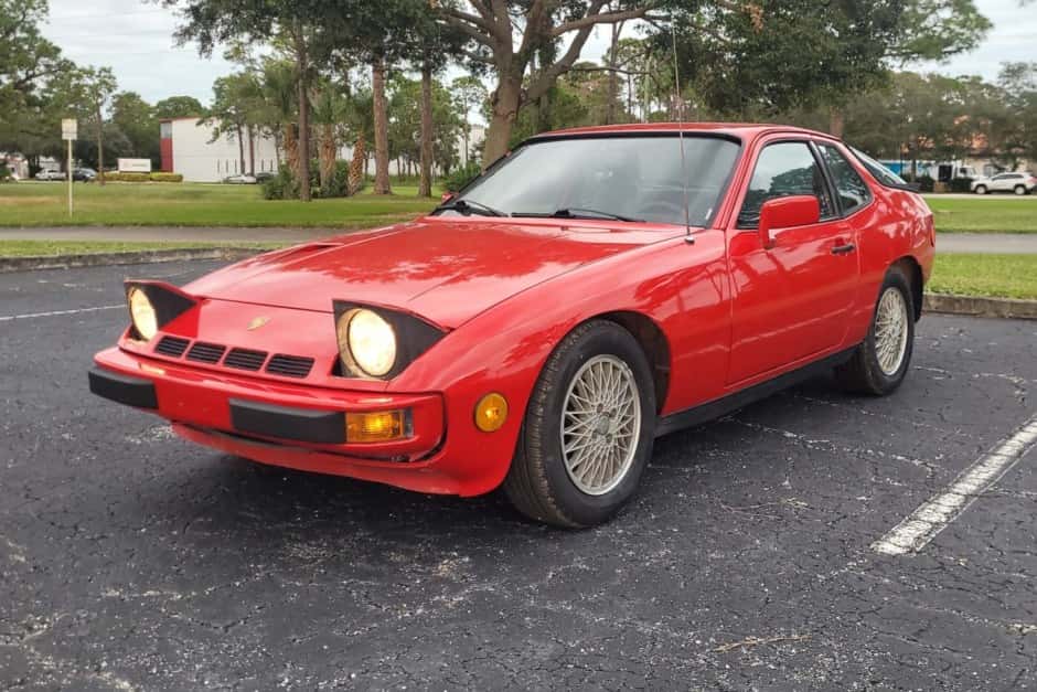 1980 Porsche 924 sold for $6,900