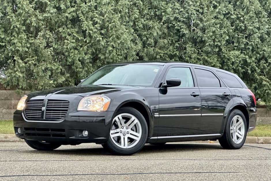 2005 Dodge Magnum sold for $23,803