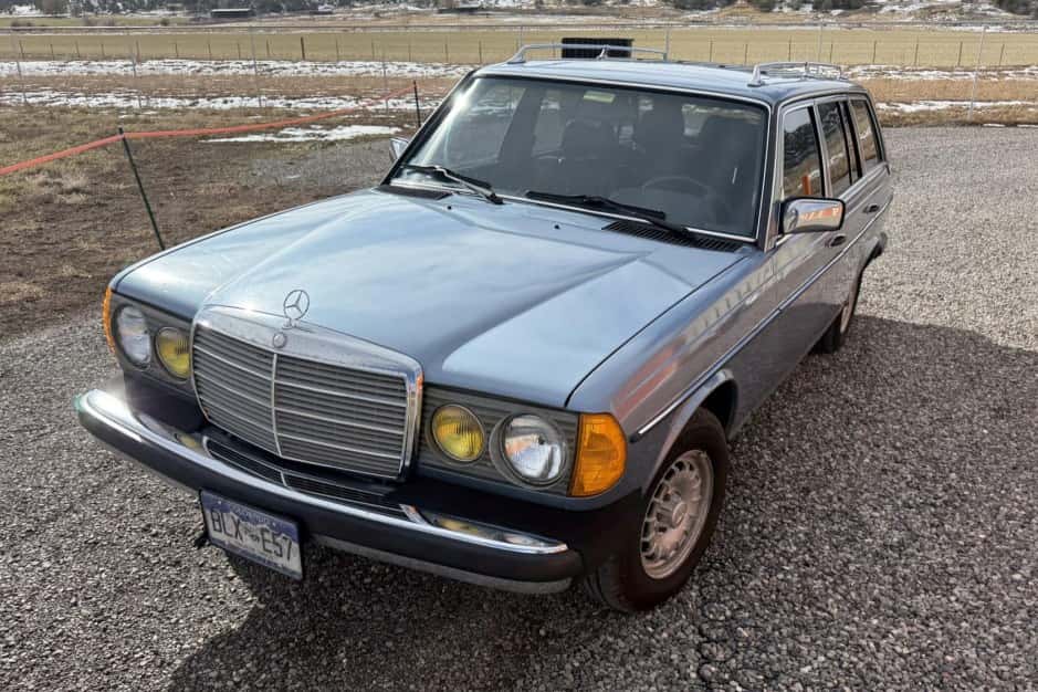 1985 Mercedes-Benz W123 sold for $14,250