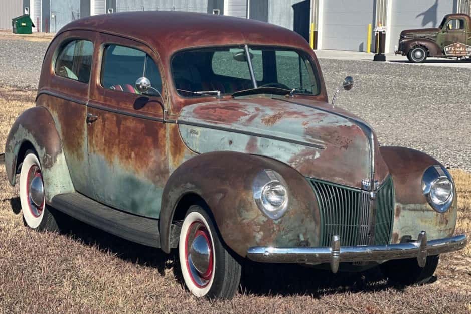 1940 Ford Standard, Deluxe, & Super Deluxe sold for $13,250