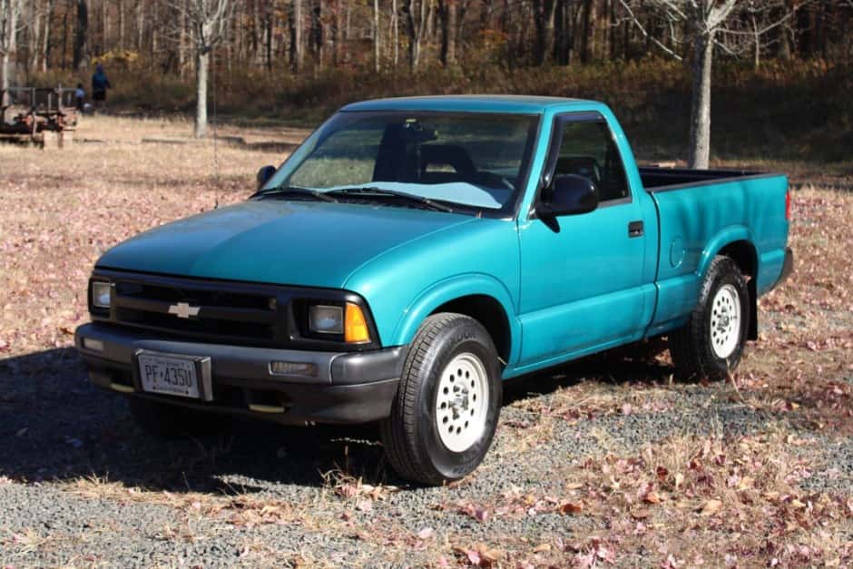 1995 Chevrolet S-10 (1994-2004) sold for $7,500
