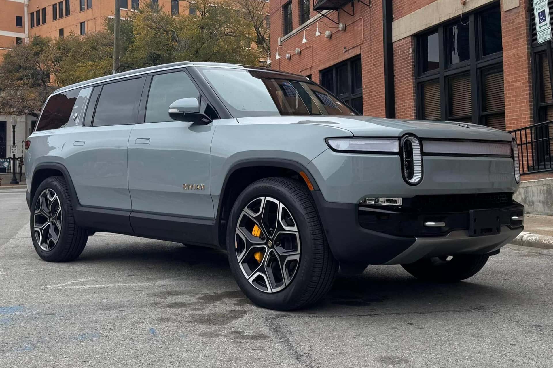 2022 Rivian R1S sold for $69,000