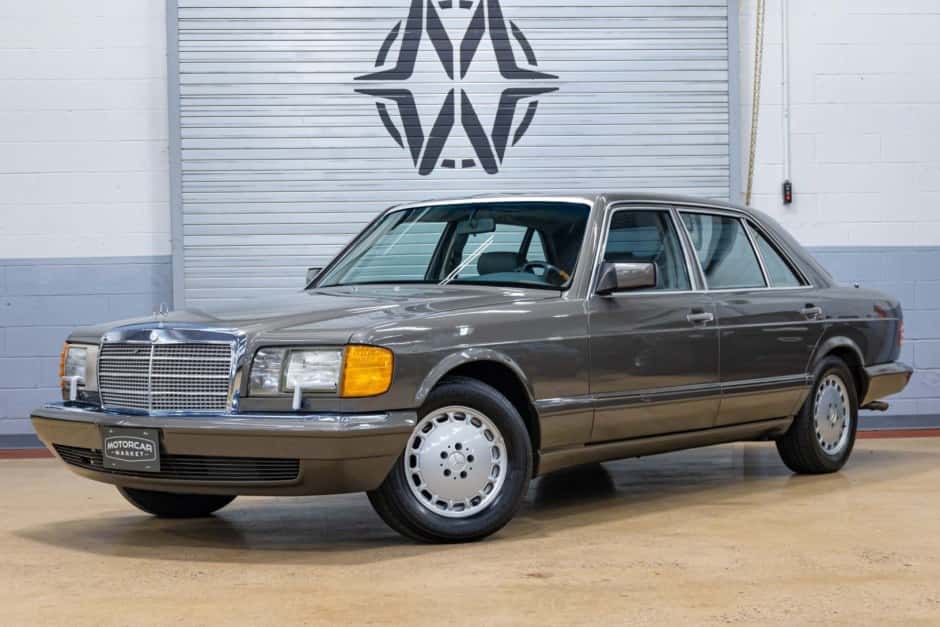 1991 Mercedes-Benz W126 S-Class sold for $8,350