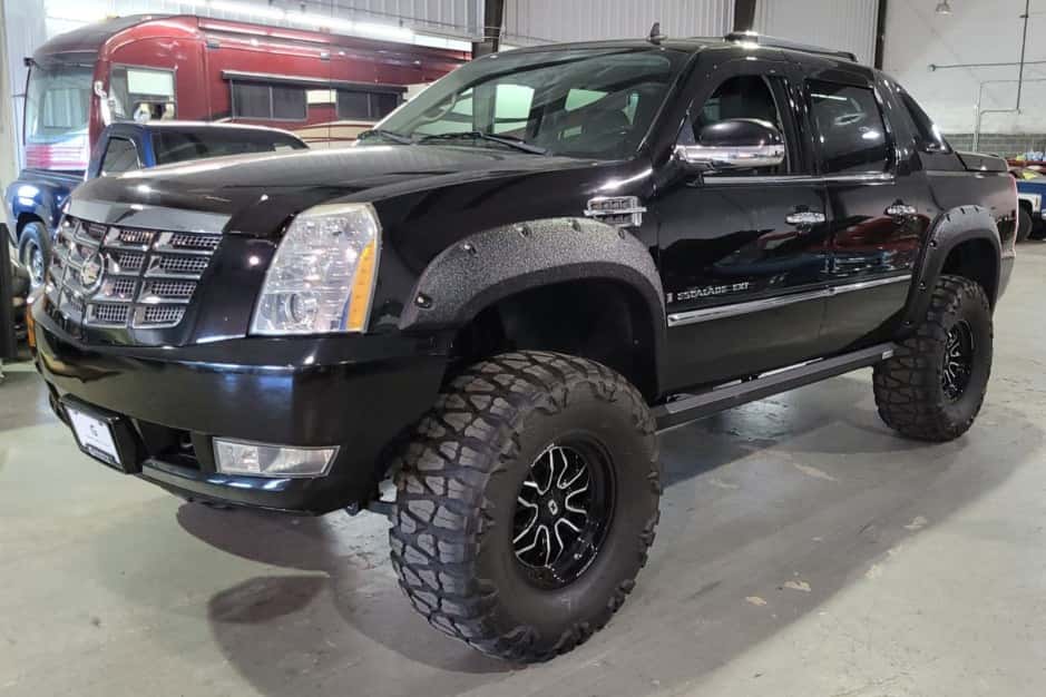 2009 Cadillac Escalade & EXT GMT900 (2007-2014) sold for $18,888