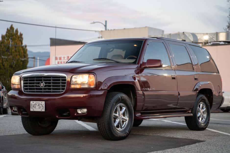 2000 Cadillac Escalade GMT400 (1999-2000) sold for $8,000
