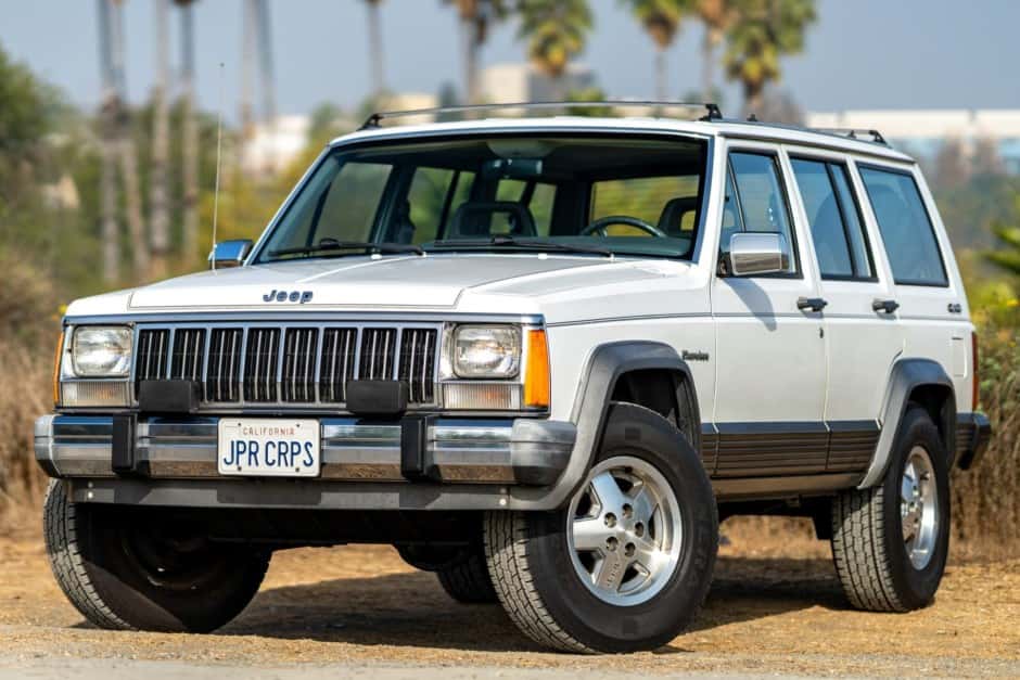 1990 Jeep XJ Cherokee sold for $15,001
