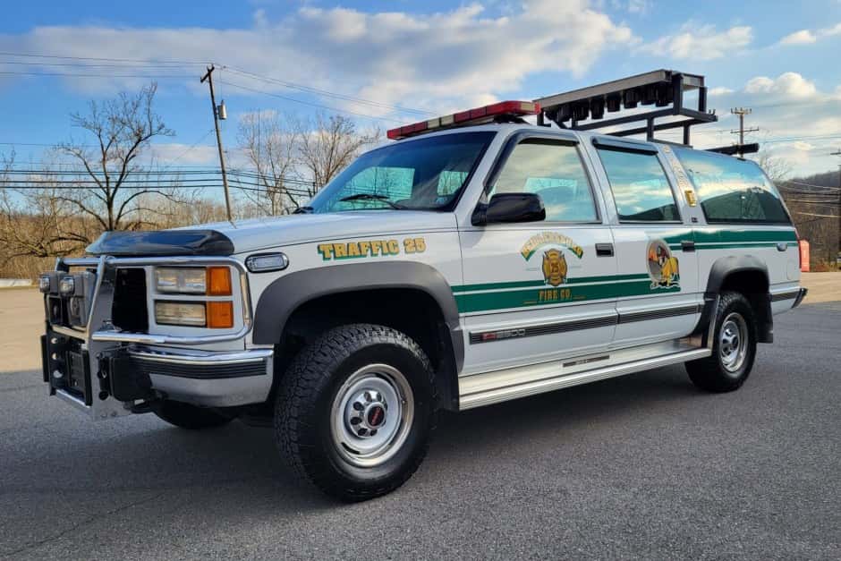 1994 GMC Suburban (GMT400 1992-1999) sold for $18,870