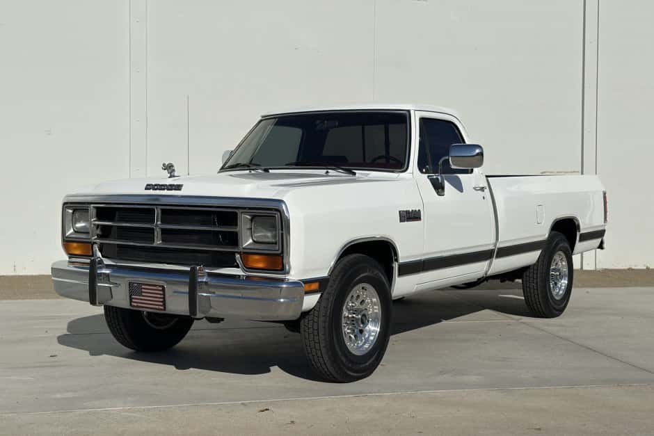 1990 Dodge Ram (1981-1993) sold for $26,777