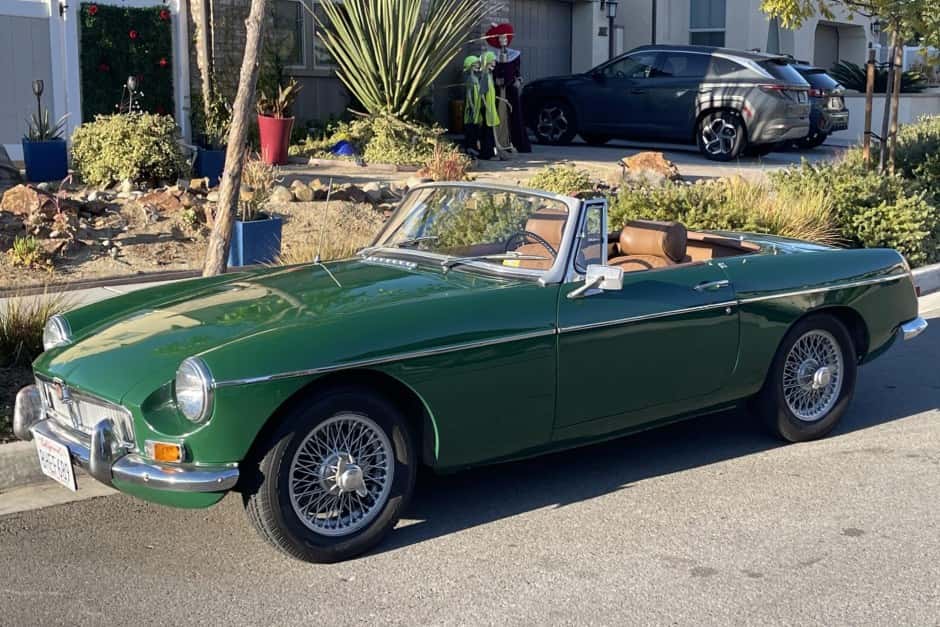 1966 MG MGB sold for $7,590