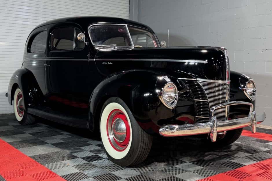 1940 Ford Standard, Deluxe, & Super Deluxe sold for $11,500