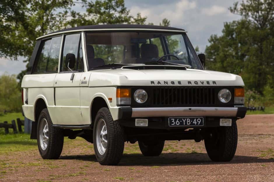 1977 Land Rover Range Rover Classic sold for $31,750