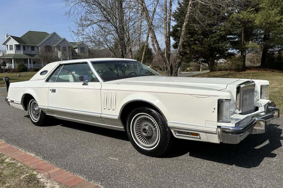 1978 Lincoln Continental Mark V (1977-1979) sold for $8,100