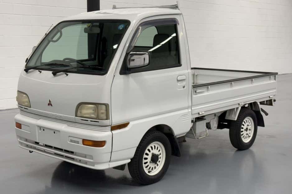 1998 Mitsubishi Minicab sold for $7,850