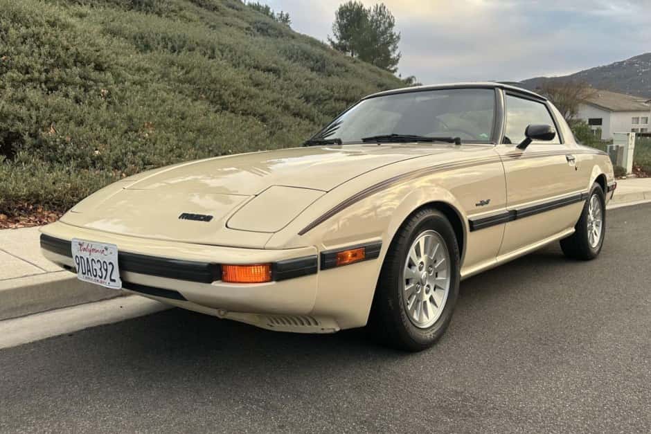 1984 Mazda RX-7 FB sold for $17,750