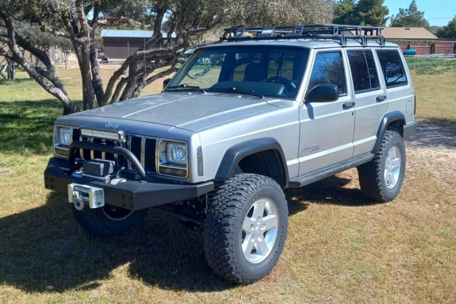 2000 Jeep XJ Cherokee sold for $15,288