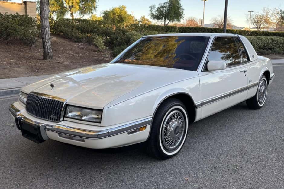 1990 Buick Riviera sold for $11,250