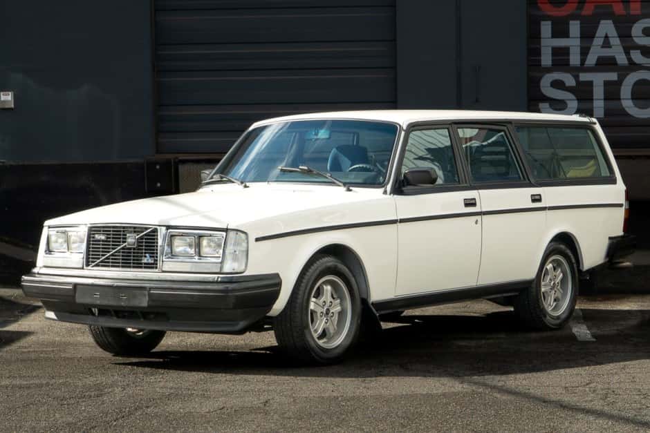 1984 Volvo 240 sold for $15,027