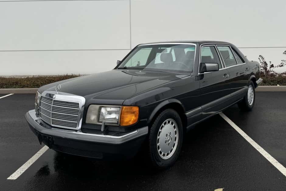 1990 Mercedes-Benz W126 S-Class sold for $16,314
