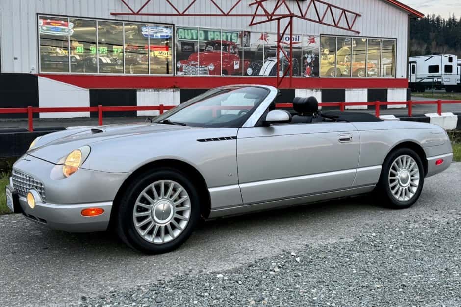 2004 Ford Thunderbird (2002-2005) sold for $9,100
